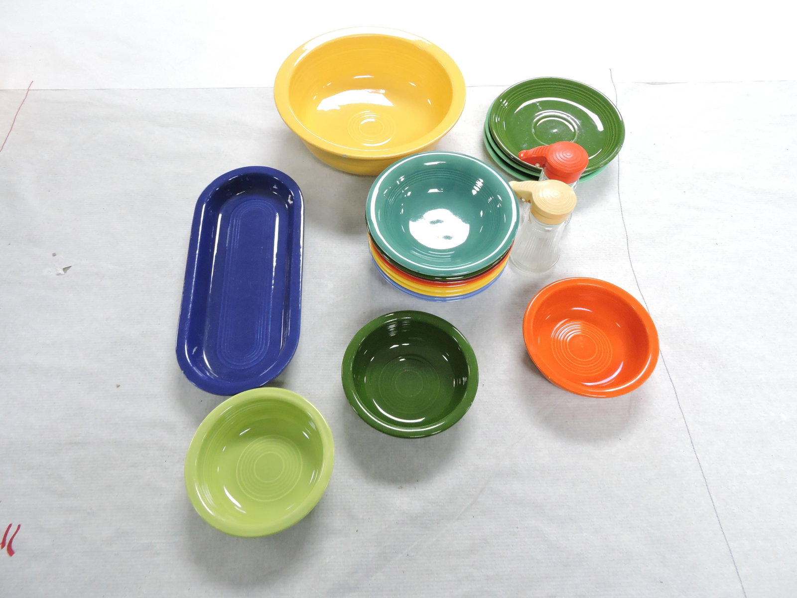 Fiesta lot of 18 pcs, various condition: .