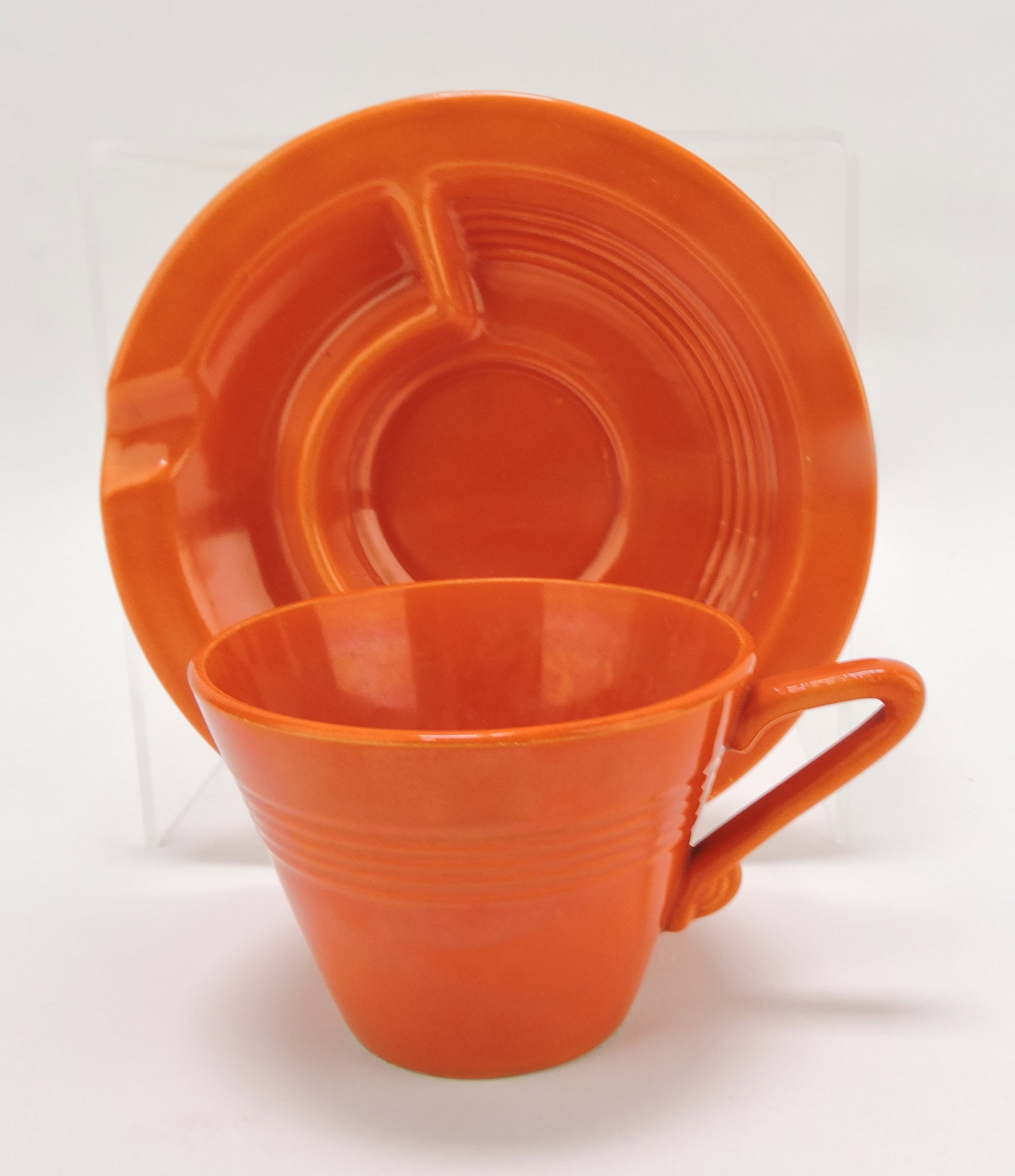 Harlequin saucer ashtray (minor rim: wear) and cup, red