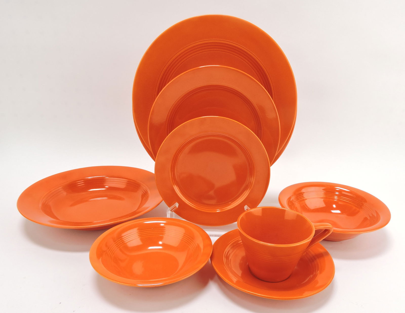 Harlequin 9 pc place setting, red (1 of 1)