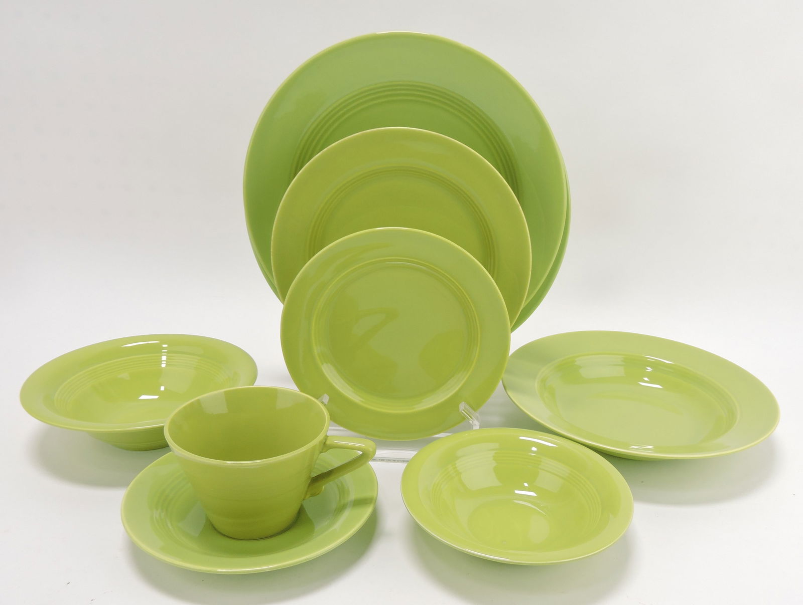 Harlequin 9 pc place setting, chartreuse (1 of 1)