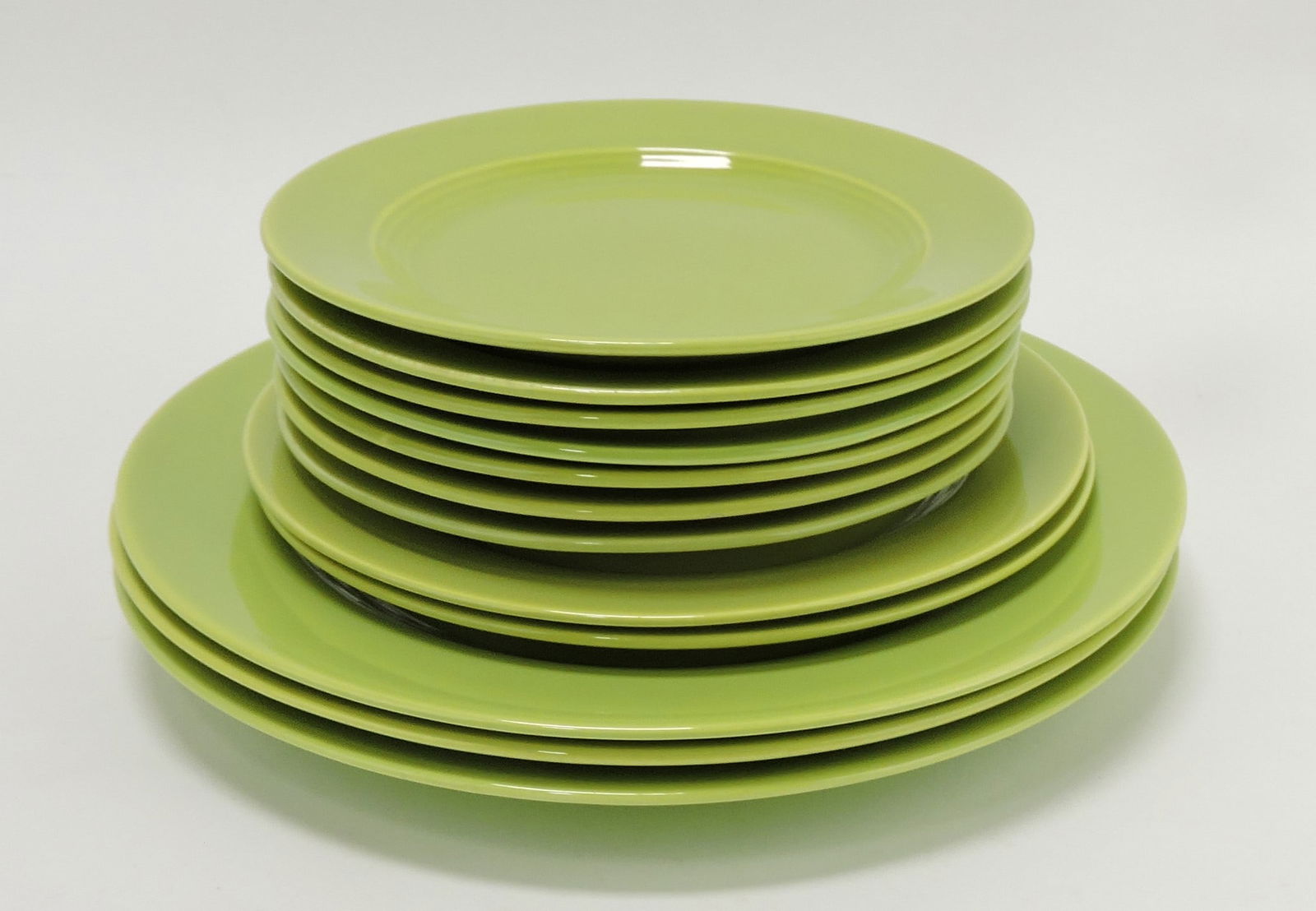 Harlequin plate group, chartreuse:: 3 - 9", 2 - 7", 7 - 6"