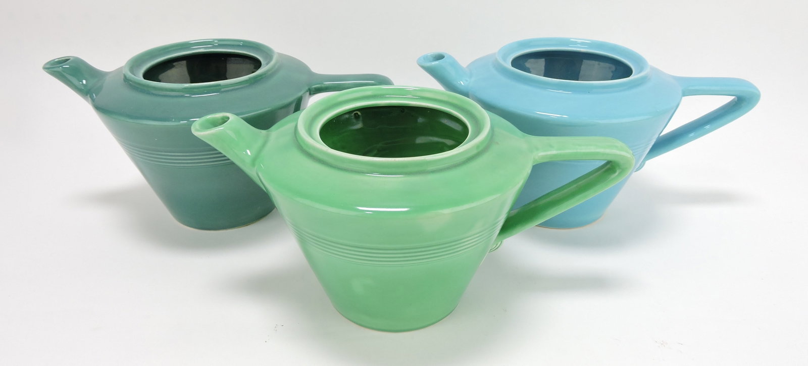 Harlequin teapot group, 3 mixed, no lids: .