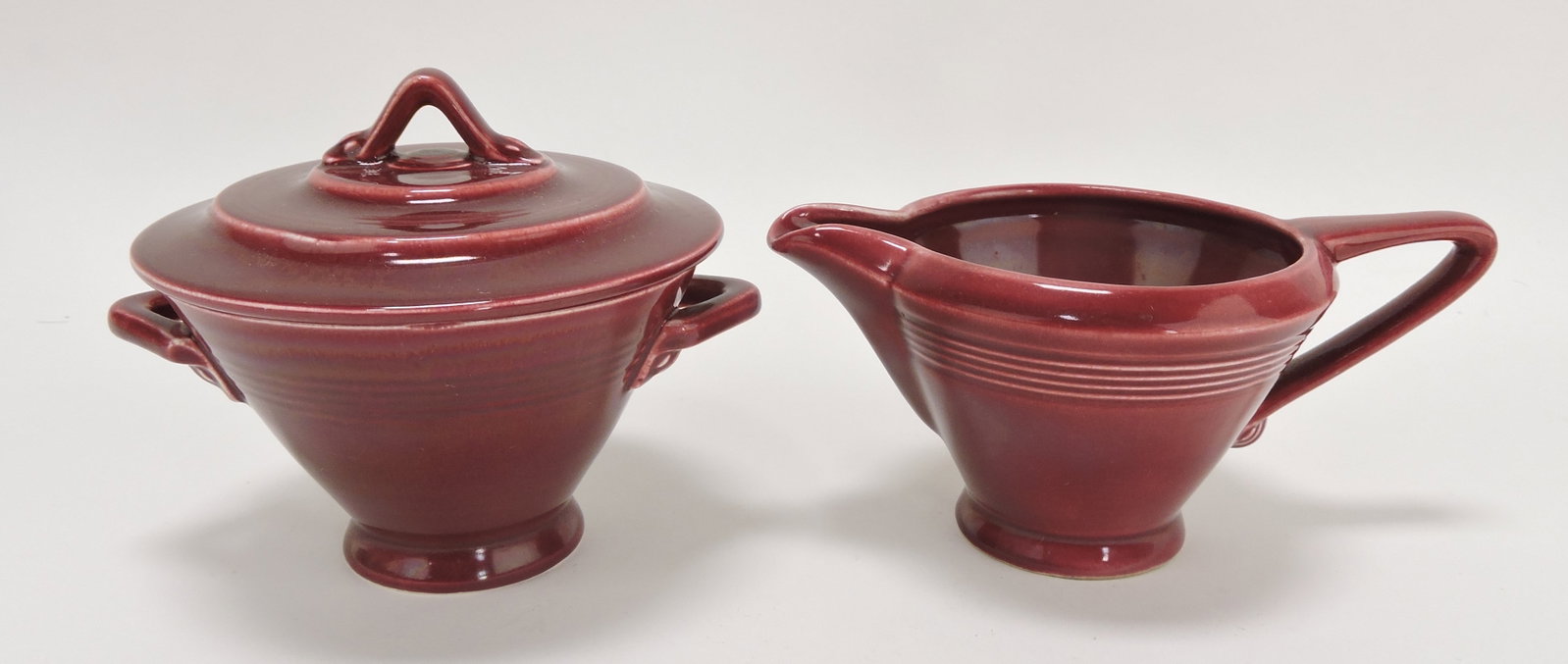 Harlequin cream & sugar, maroon: .