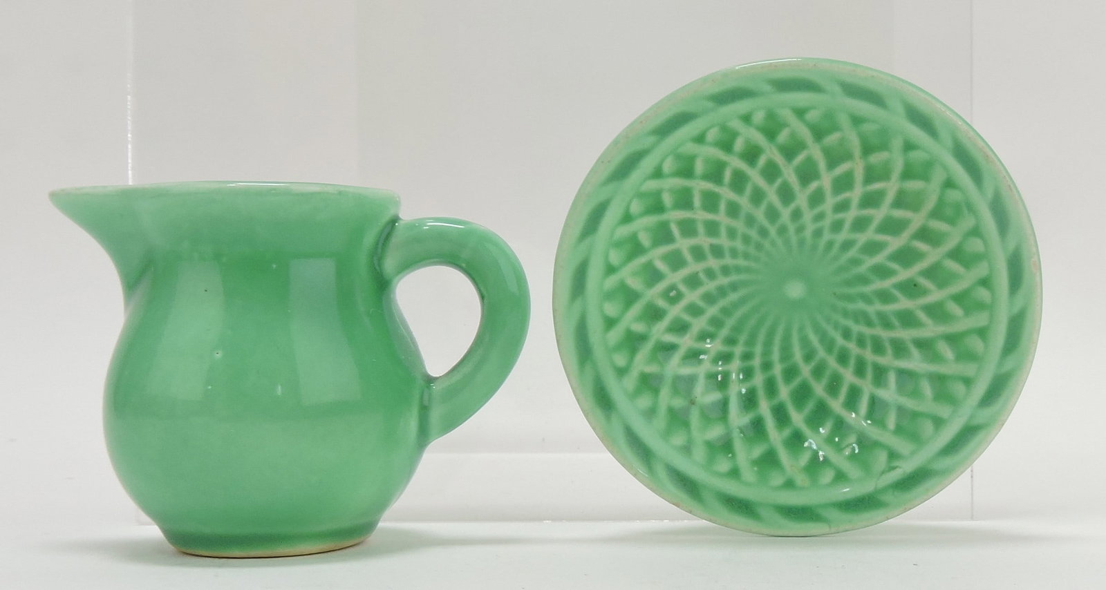 Harlequin individual creamer and nut: cup, green