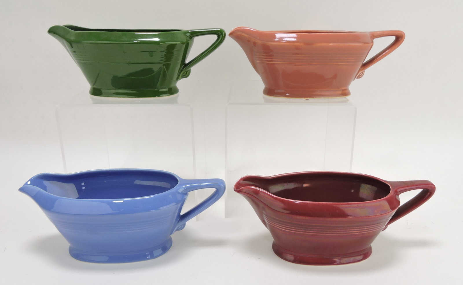 Harlequin sauce boat group, 4 mixed: .
