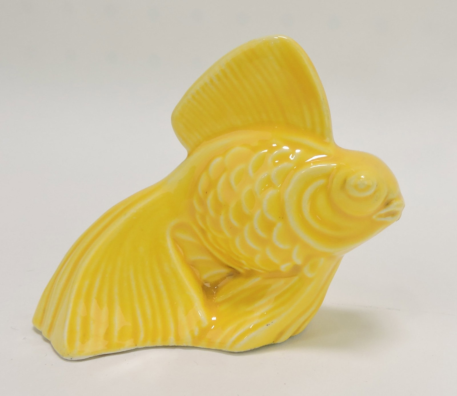 Harlequin animal, fish, yellow: .
