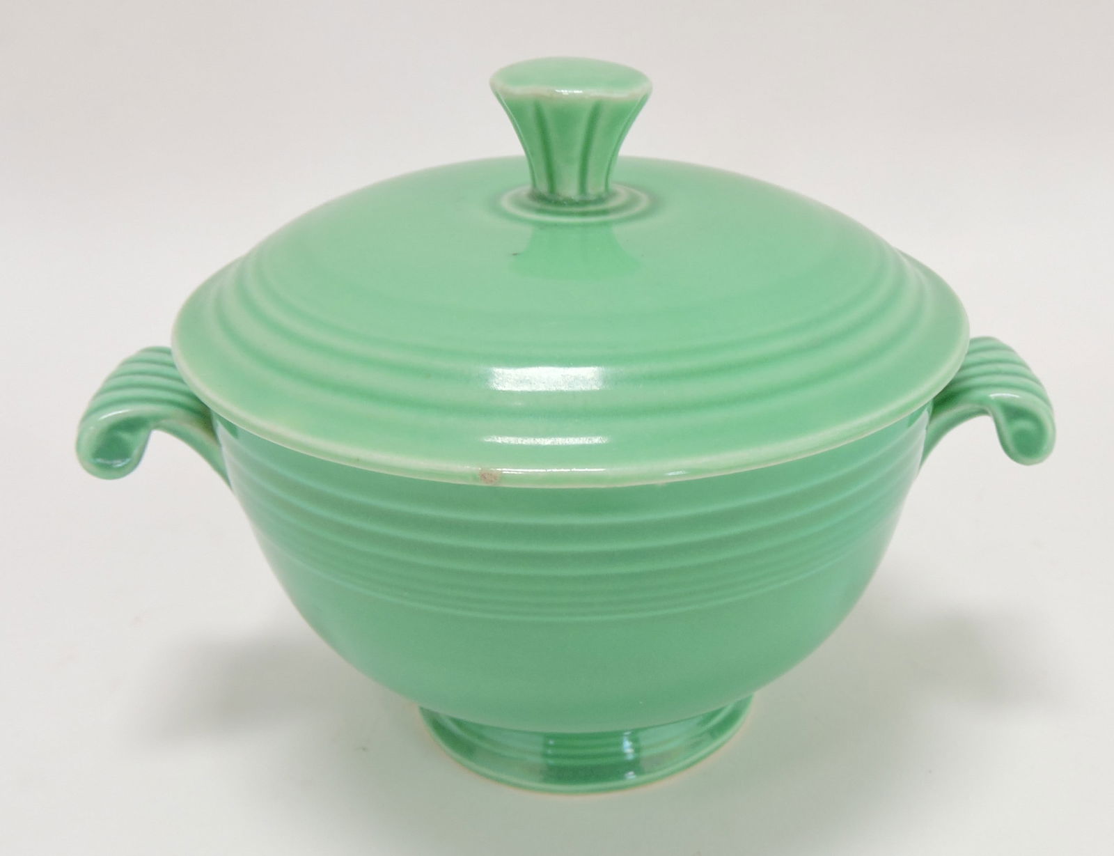 Fiesta onion soup, green, rim nick: to lid and base