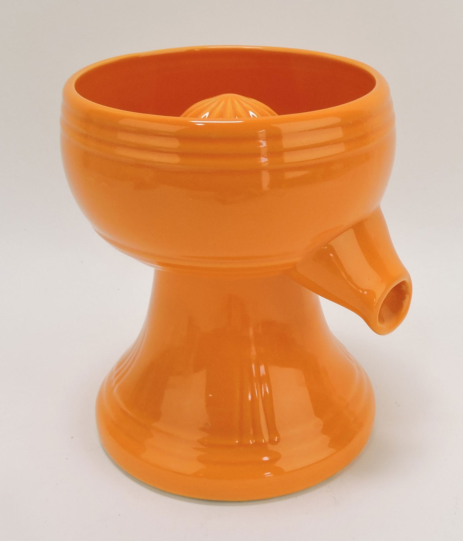Fiesta Post 86 butterscotch juicer (1 of 1)
