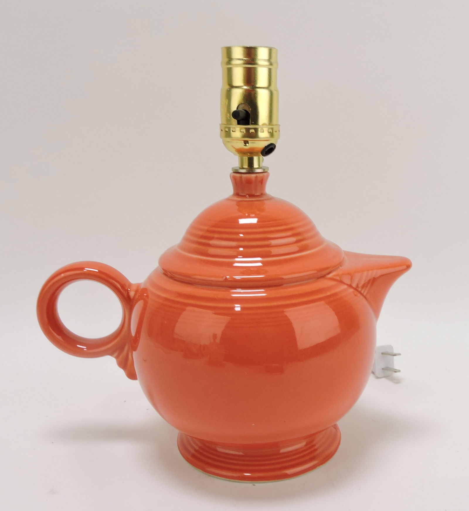 Fiesta Post 86 teapot lamp, persimmon (1 of 1)
