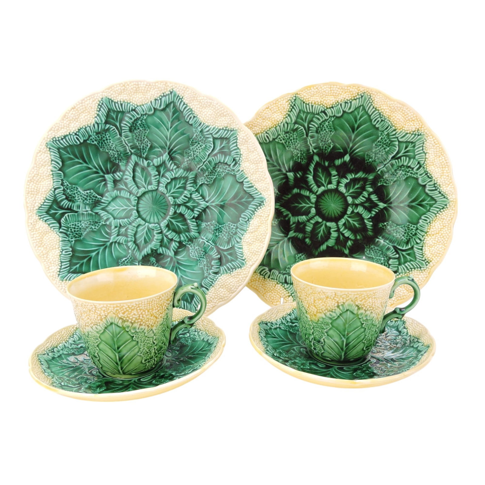 Wedgwood majolica pair of cauliflower: 9" plates and 2 cups and saucer