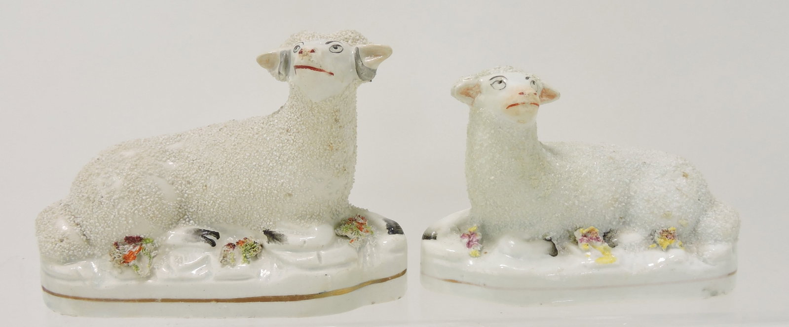 Staffordshire pair of recumbent sheep: figures, 3 1/2"