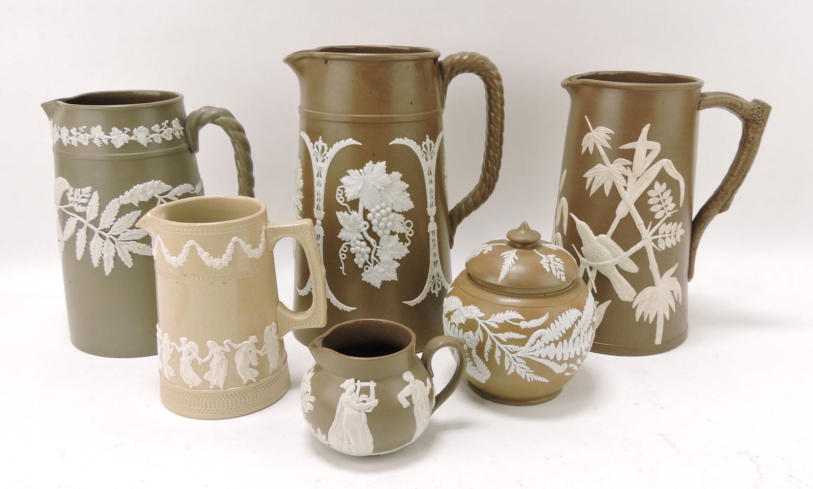 Lot of 5 English jugs and one sugar (1 of 1)