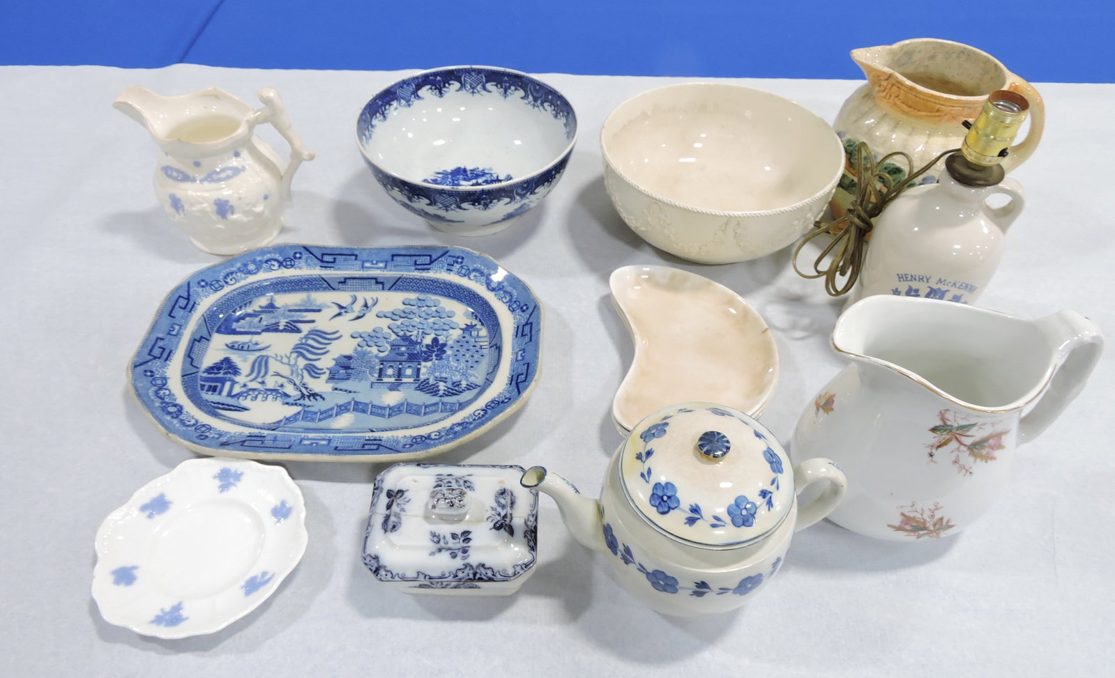 Staffordshire, ironstone, and other lot: of assorted pieces, various condition