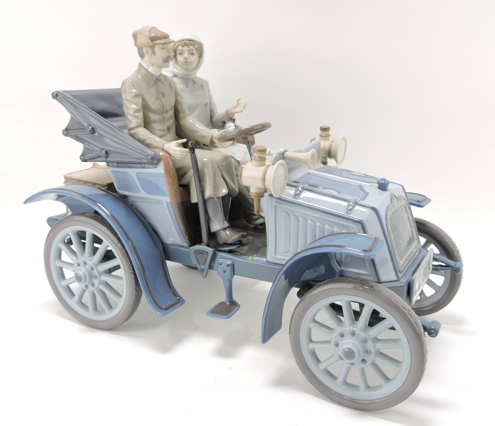Lladro automobile with couple, No 5884,: 12"h, 17"l, one side step and steering wheel base re-stuck, no box, no base, no COA