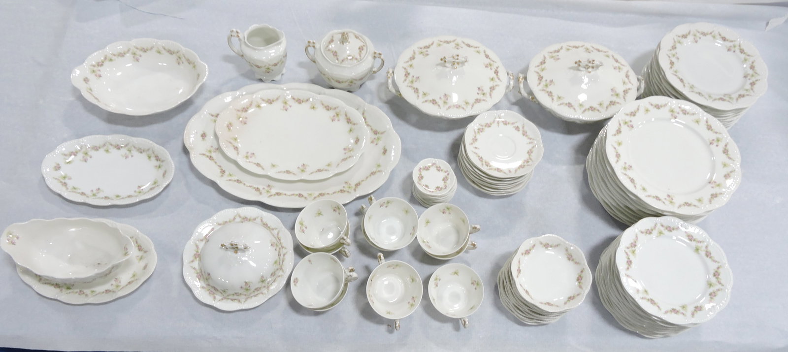 T & V Limoges France set of dinnerware,: 92 pcs