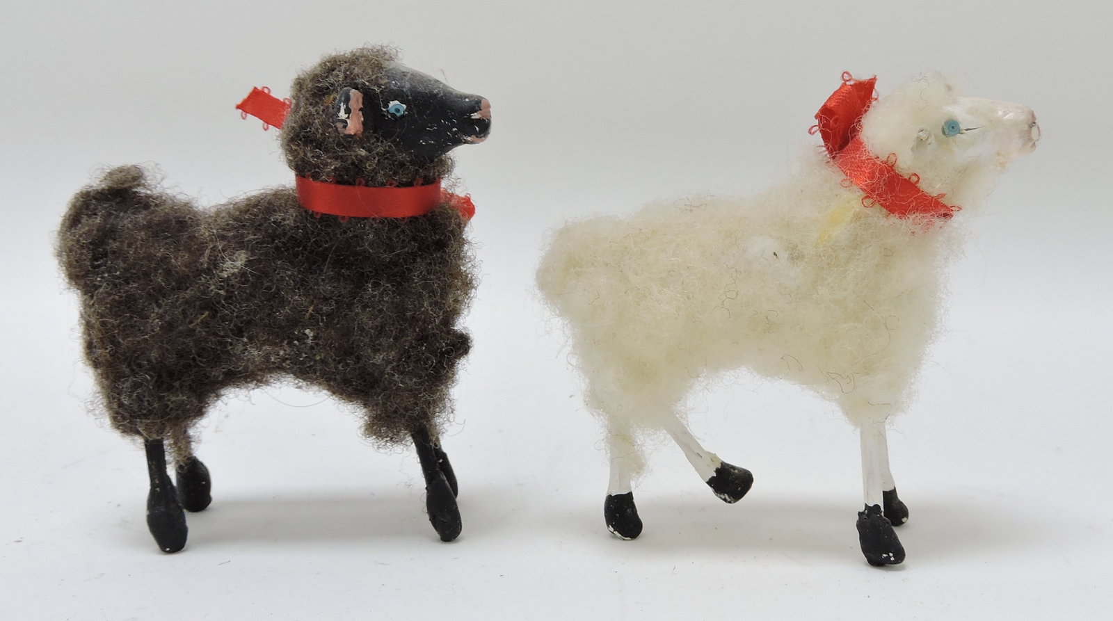 Pair of wooden sheep, 3": .