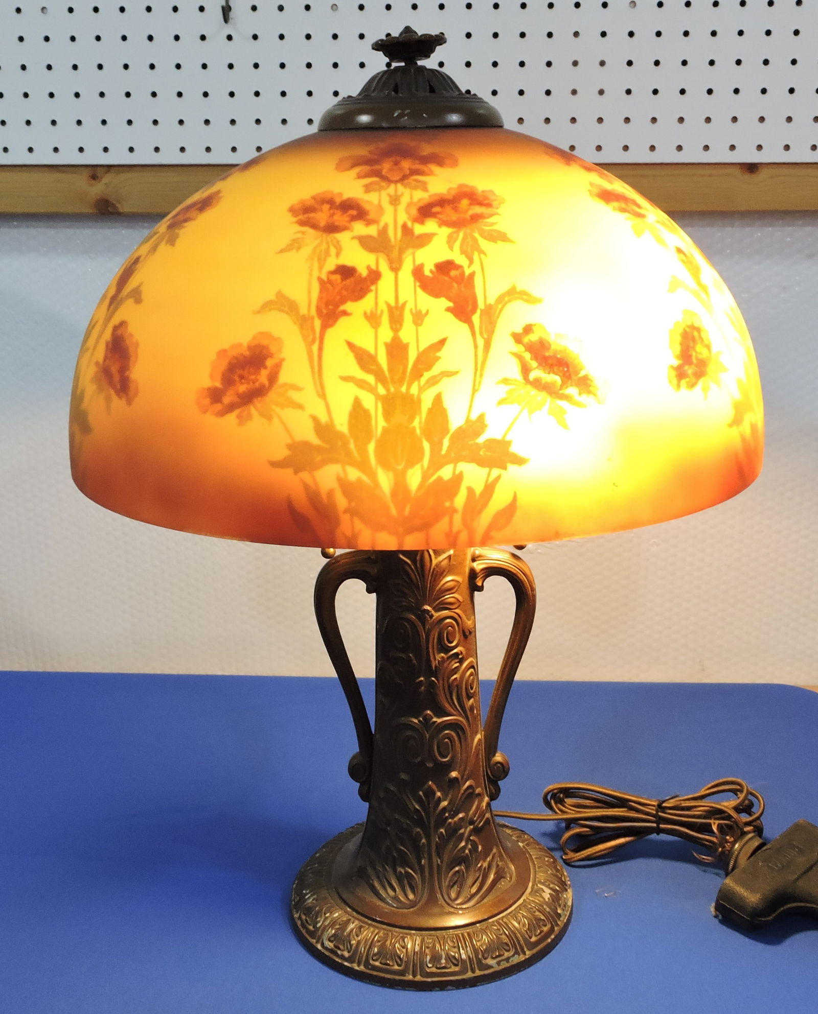 Pittsburgh reverse painted table lamp (1 of 4)