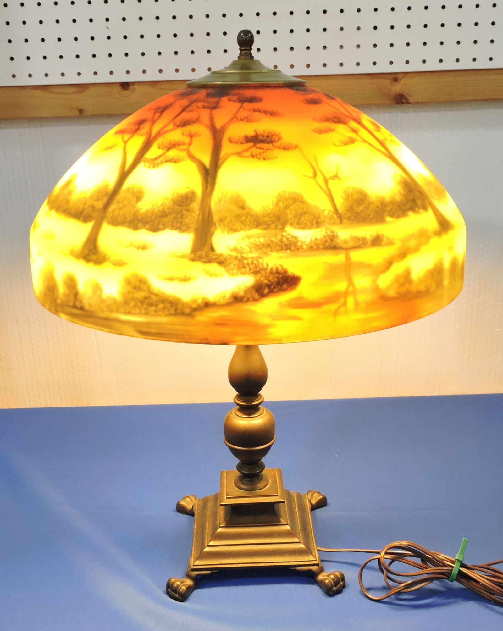 Pairpoint reverse painted table lamp (1 of 3)