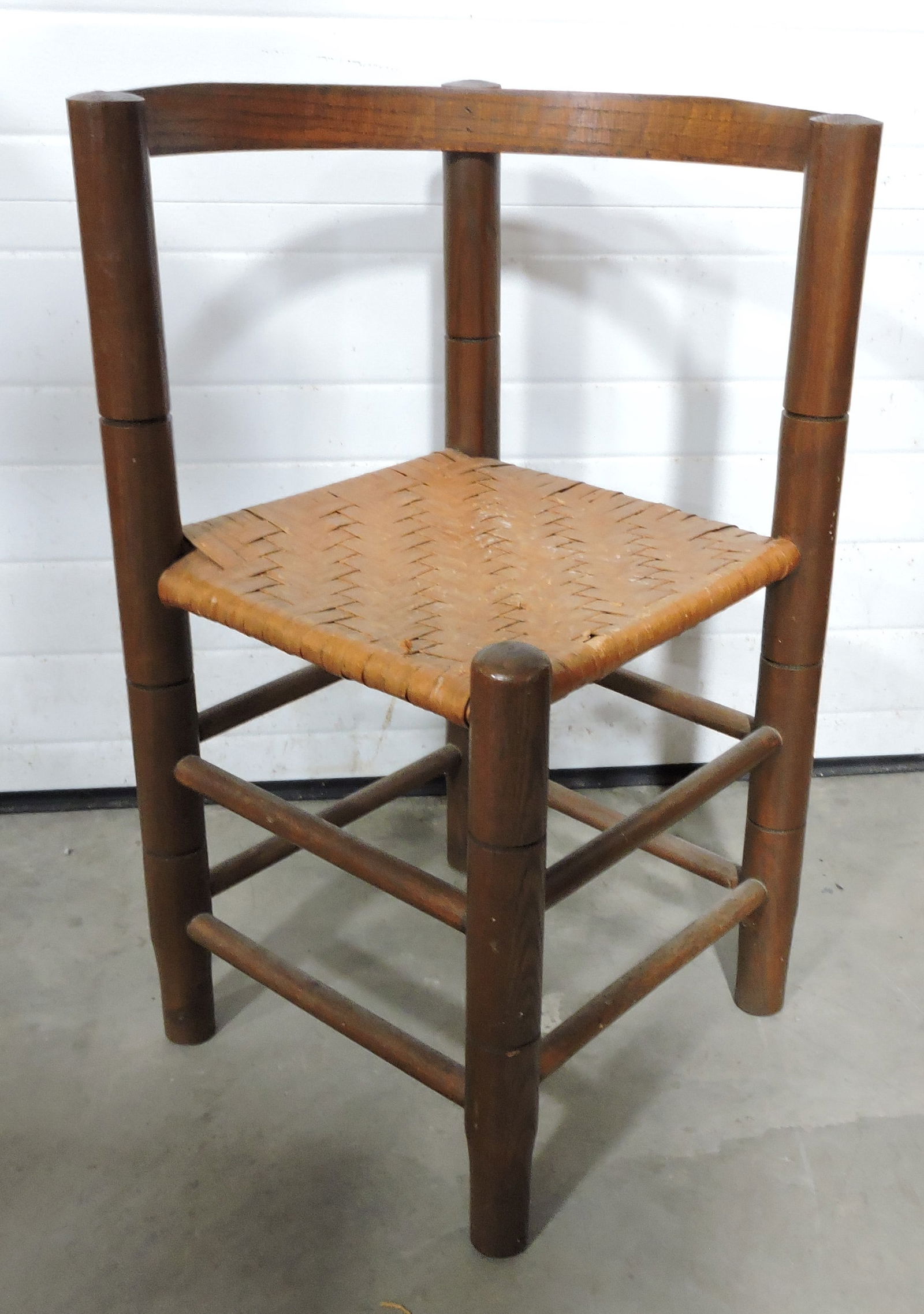 Bentwood corner chair with rush seat: .