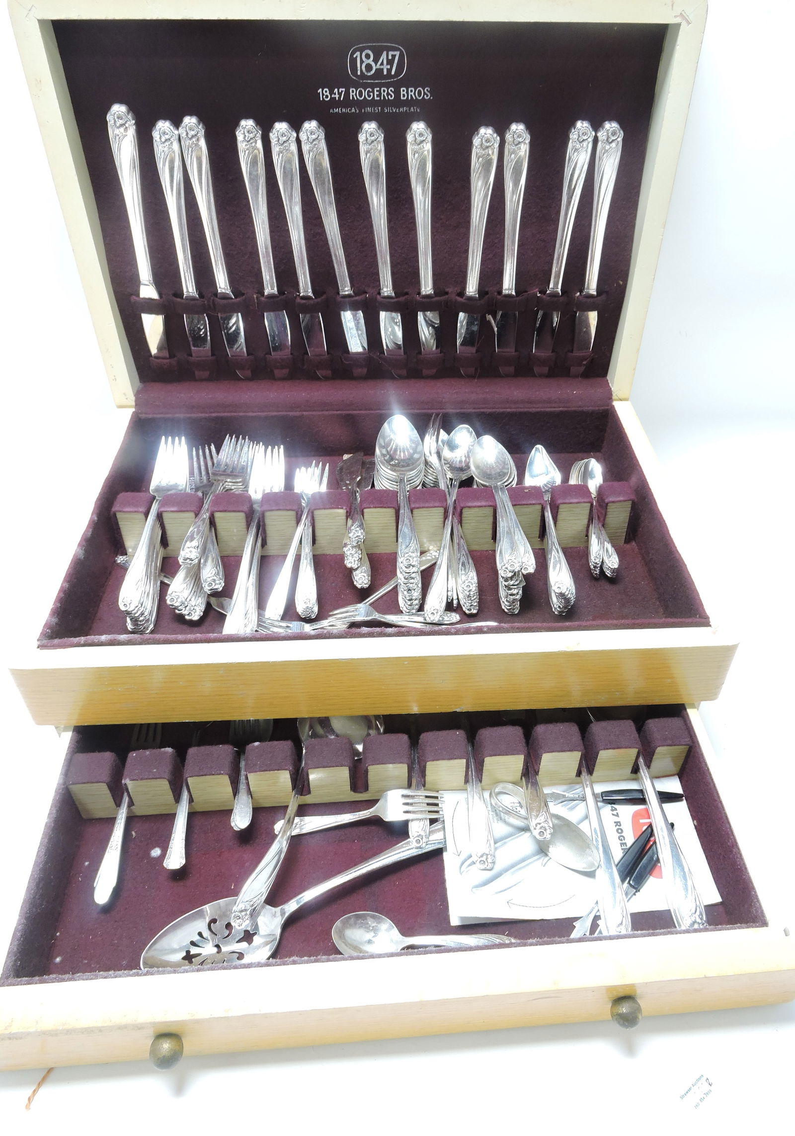 1847 Rogers Bros daffodil set of (1 of 1)