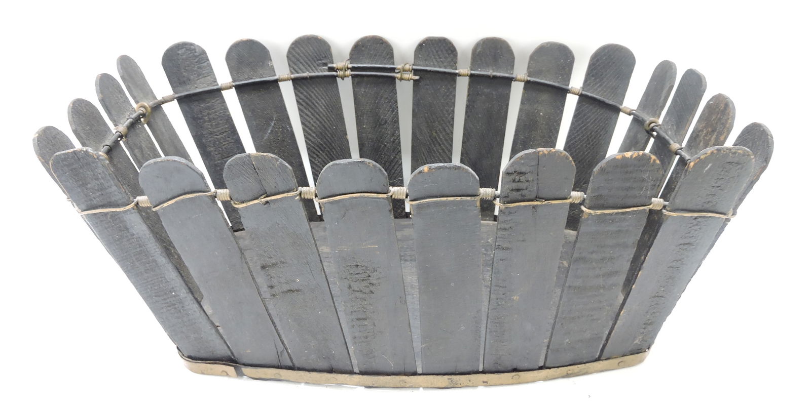 Shaker herb or vegetable basket with (1 of 2)