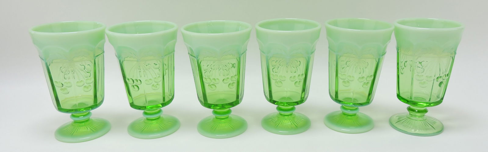 Set of 6 green opalescent goblets, (1 of 1)