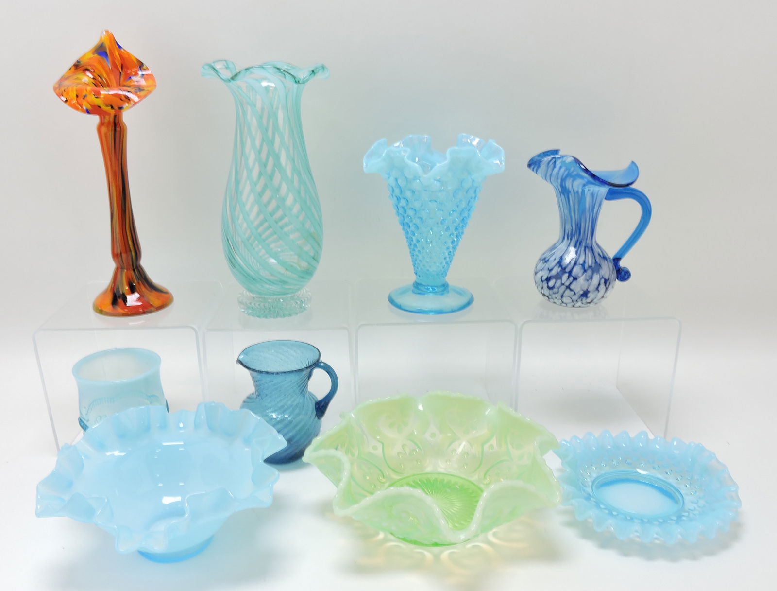 Fenton and other lot of 9 glass items (1 of 1)