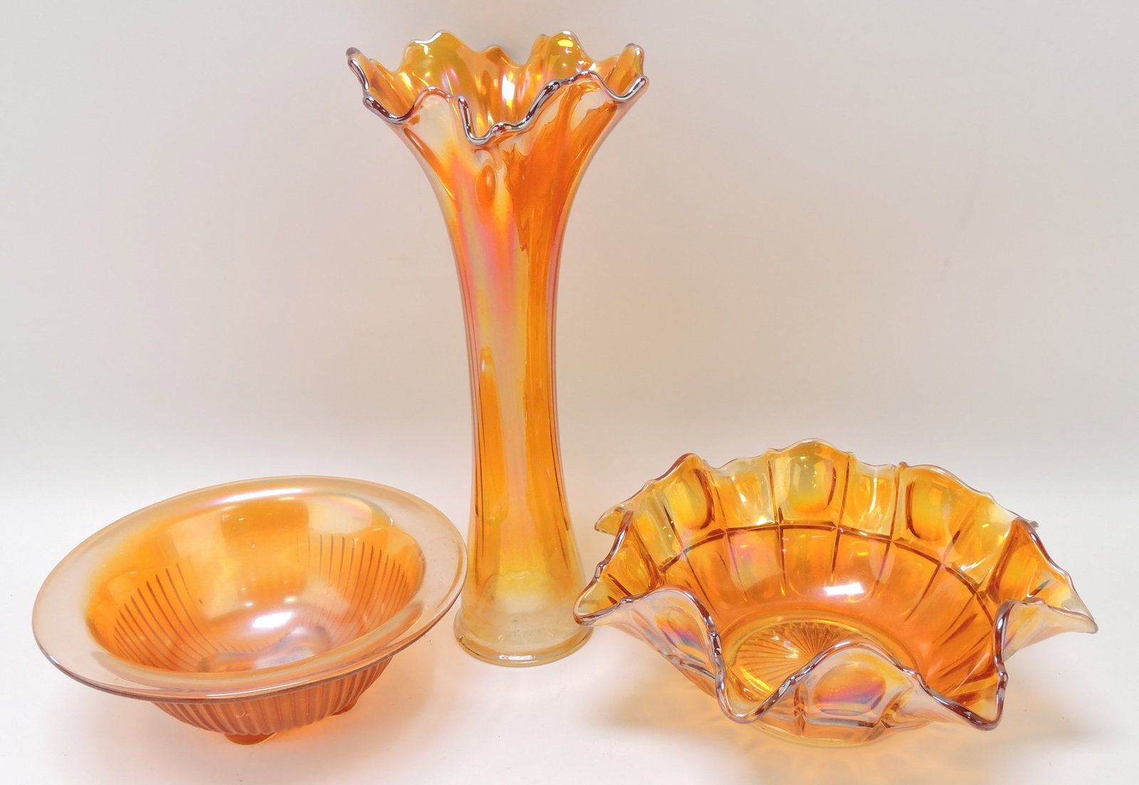 Carnival glass lot of 3 pcs: .