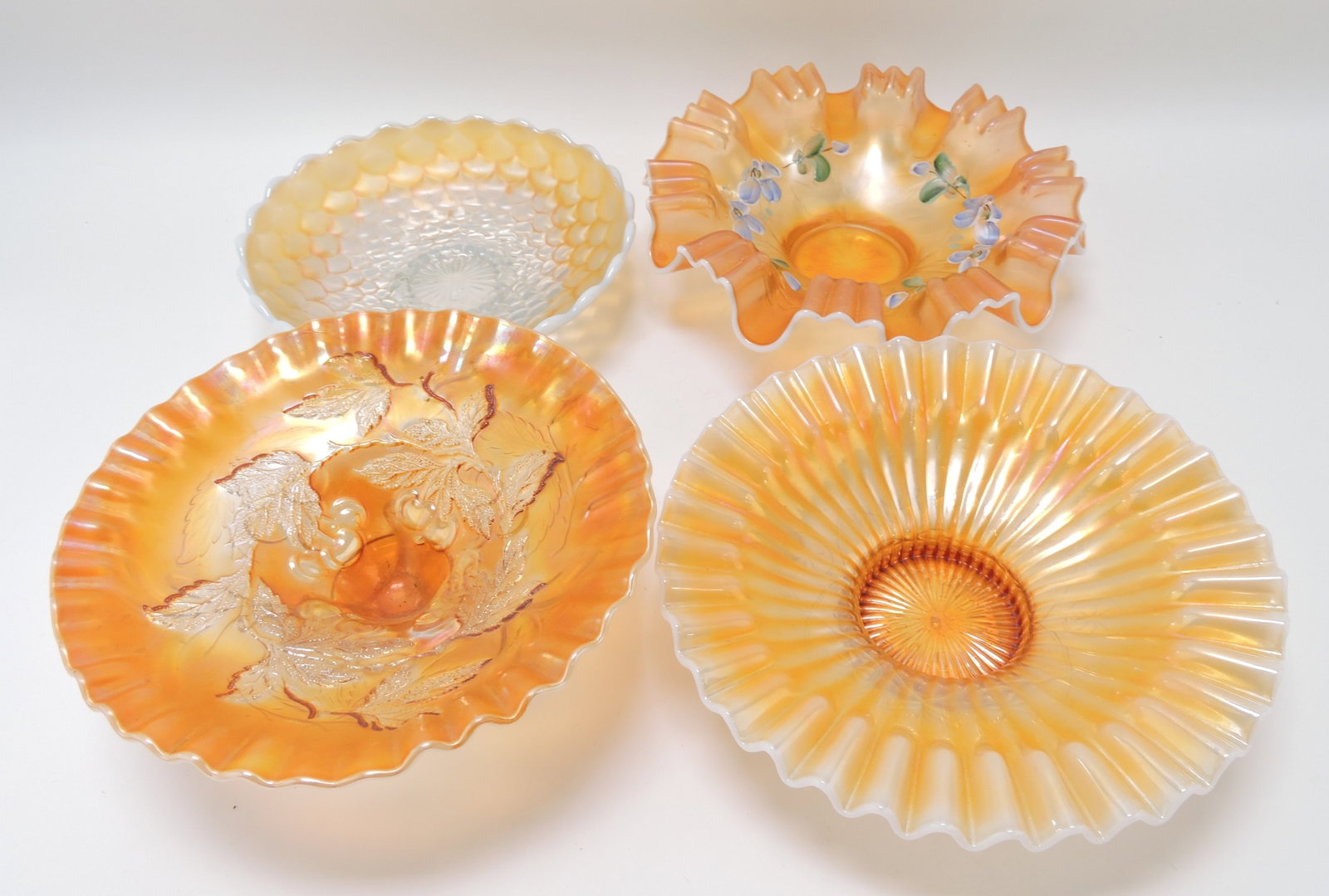 Peach opalescent carnival glass lot: of 4 bowls