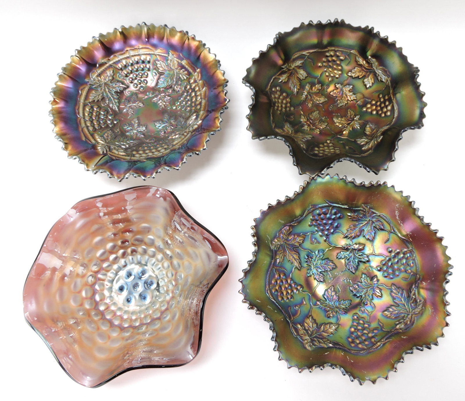 Amethyst carnival glass lot of 4 bowls: .