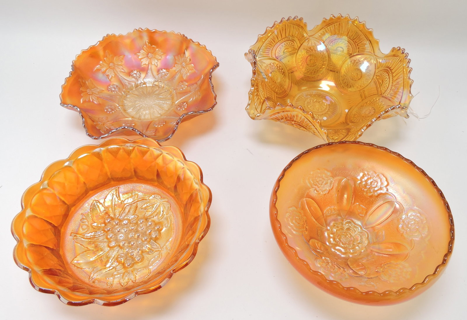 Marigold carnival glass lot of 4 bowls: .