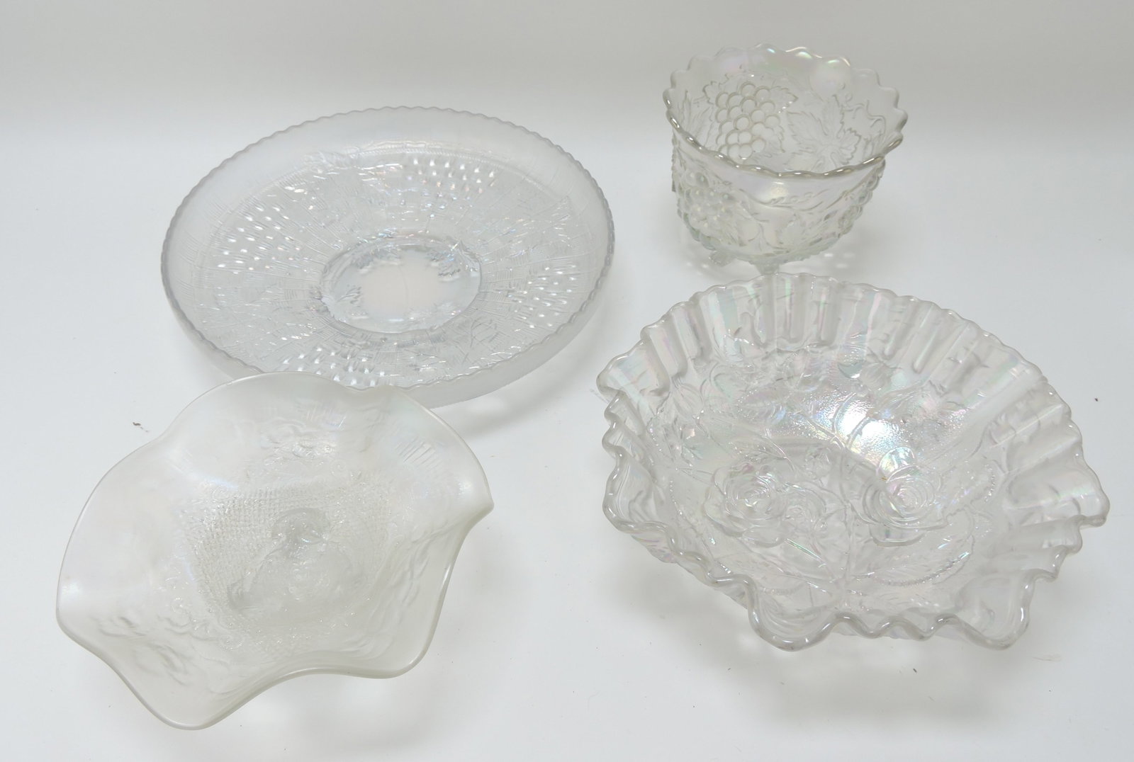 White carnival glass lot of 4 bowls: .