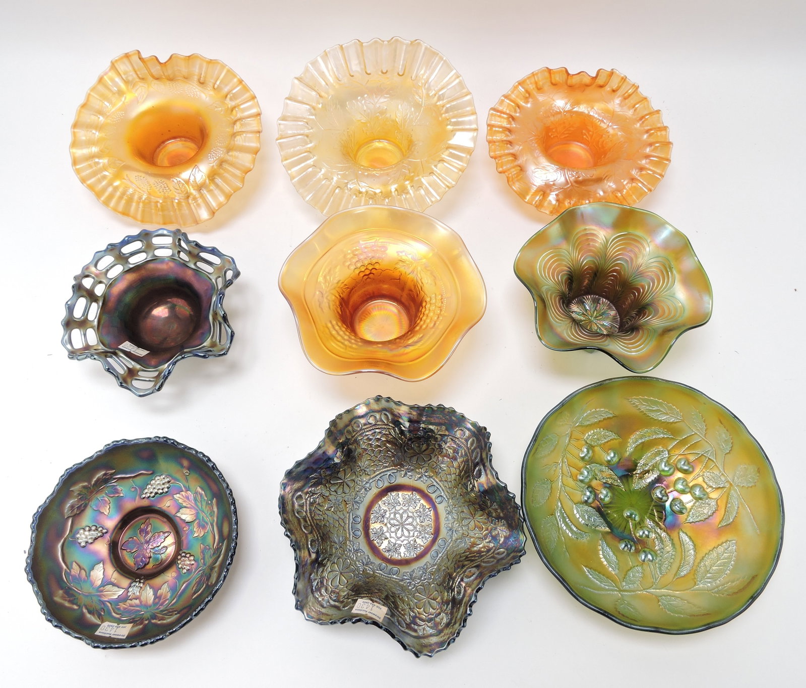 Carnival glass lot of 9 small bowls and: nappies