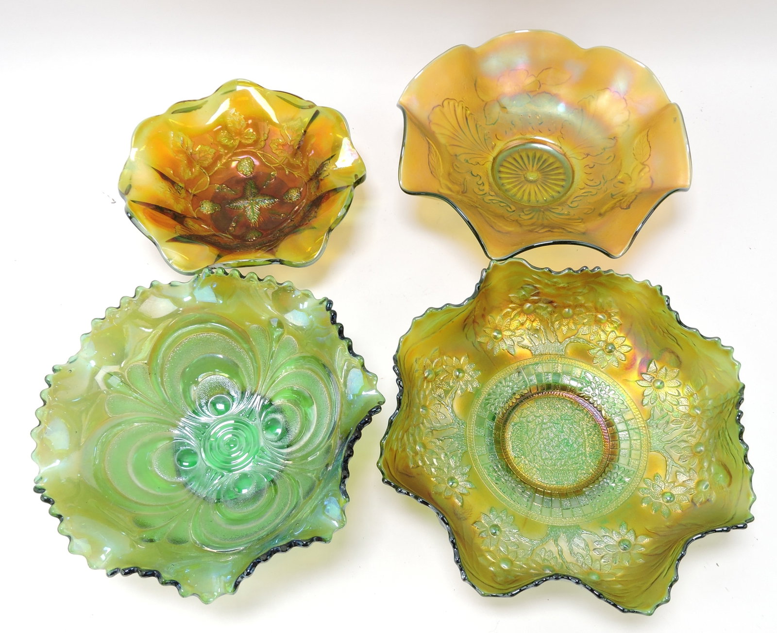 Green carnival glass lot of 4 bowls: .