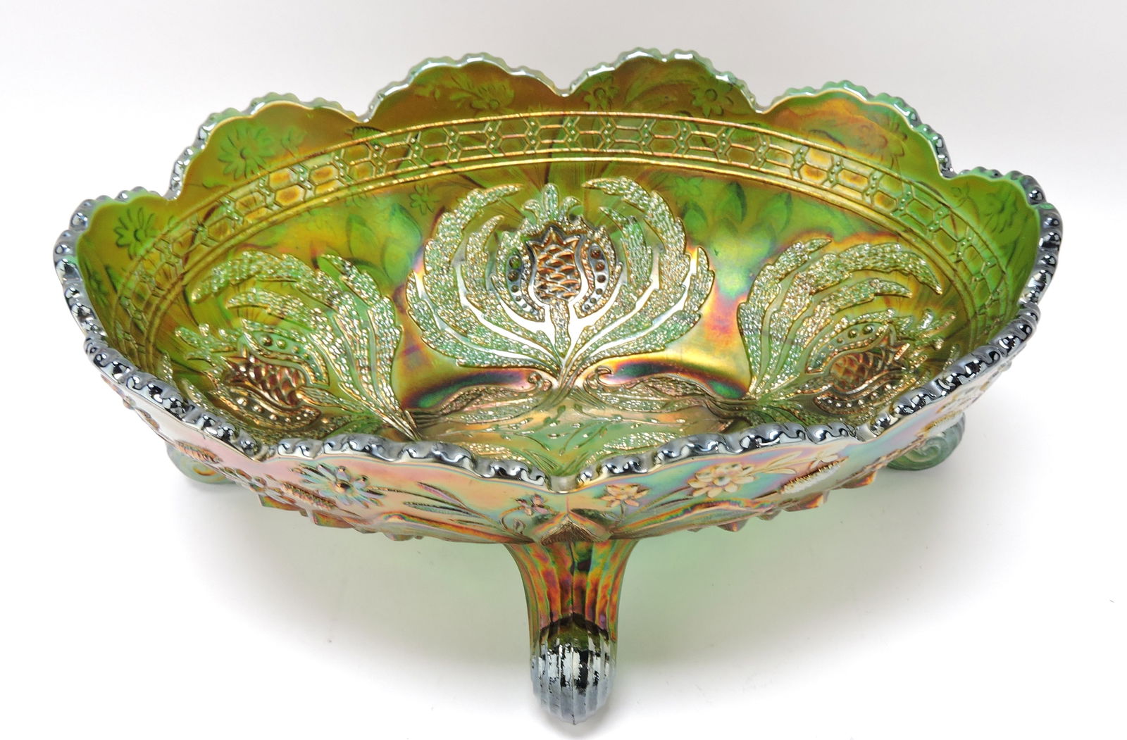 Fenton green carnival glass banana (1 of 1)