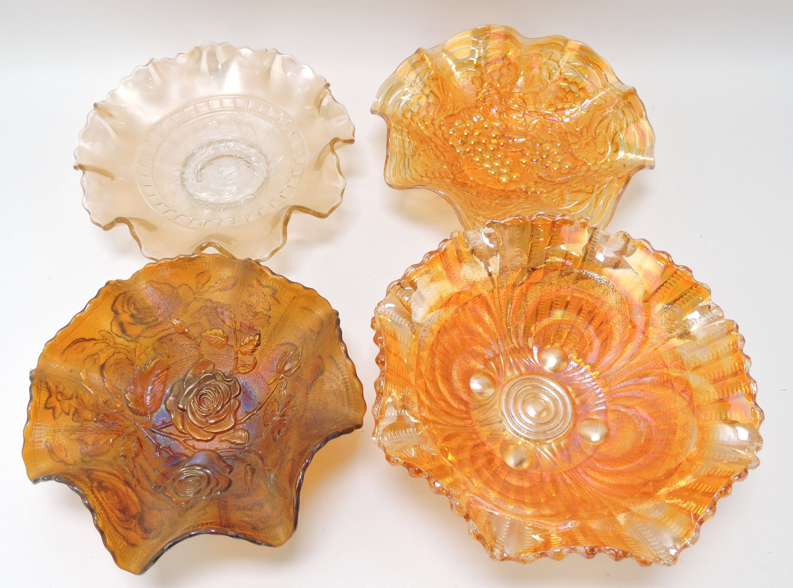 Marigold carnival glass lot of 4 bowls: .