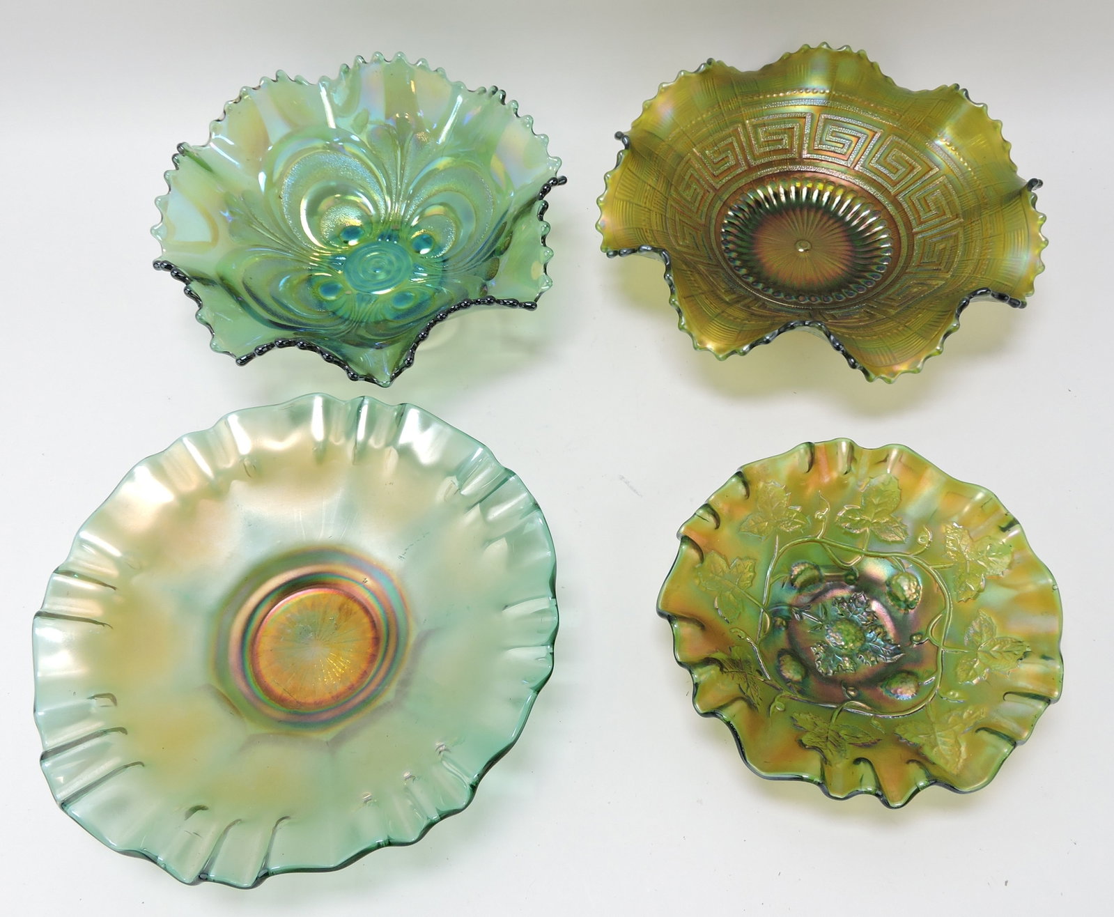 Green carnival glass lot of 4 bowls: .