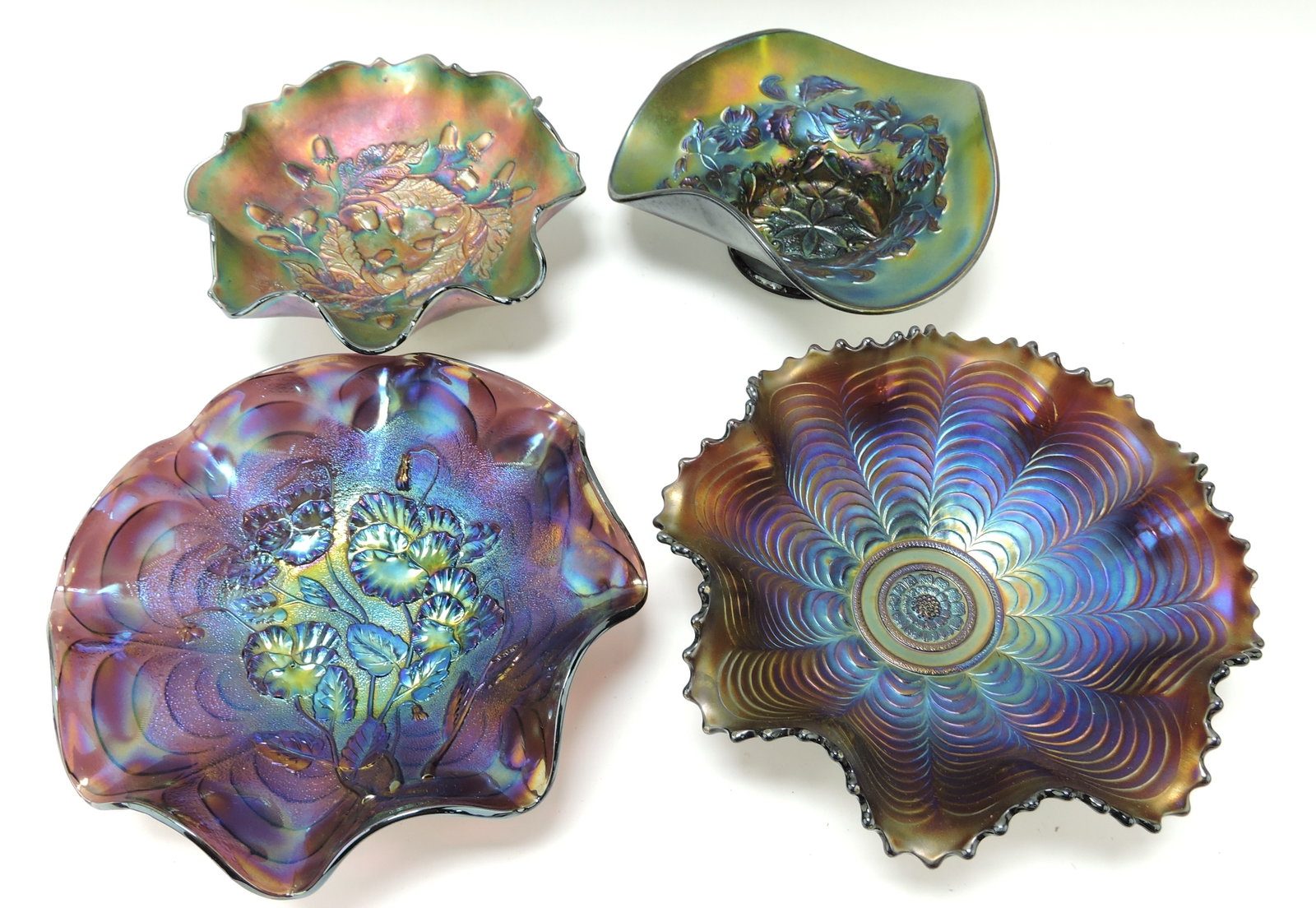 Amethyst/purple carnival glass lot of: 4 bowls