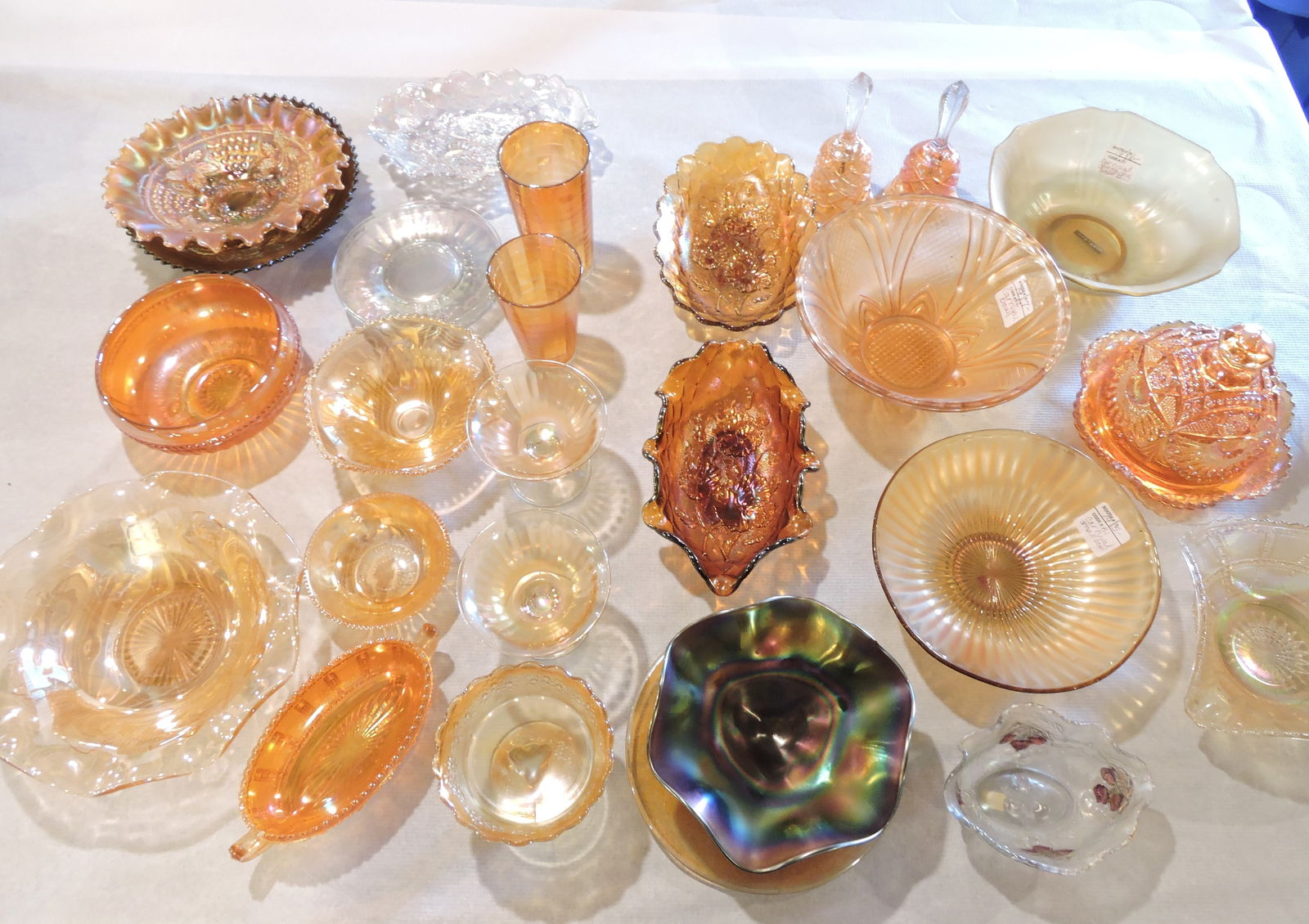 Carnival glass lot of 28 pieces, (1 of 1)