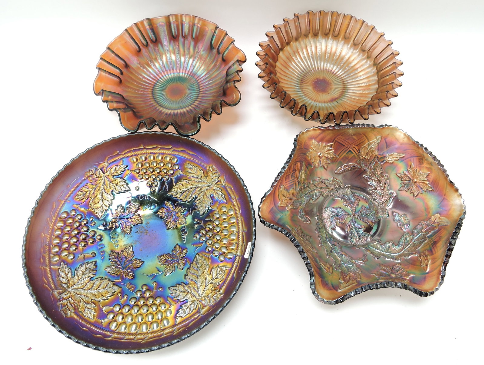 Amethyst carnival glass lot of 4 bowls: .