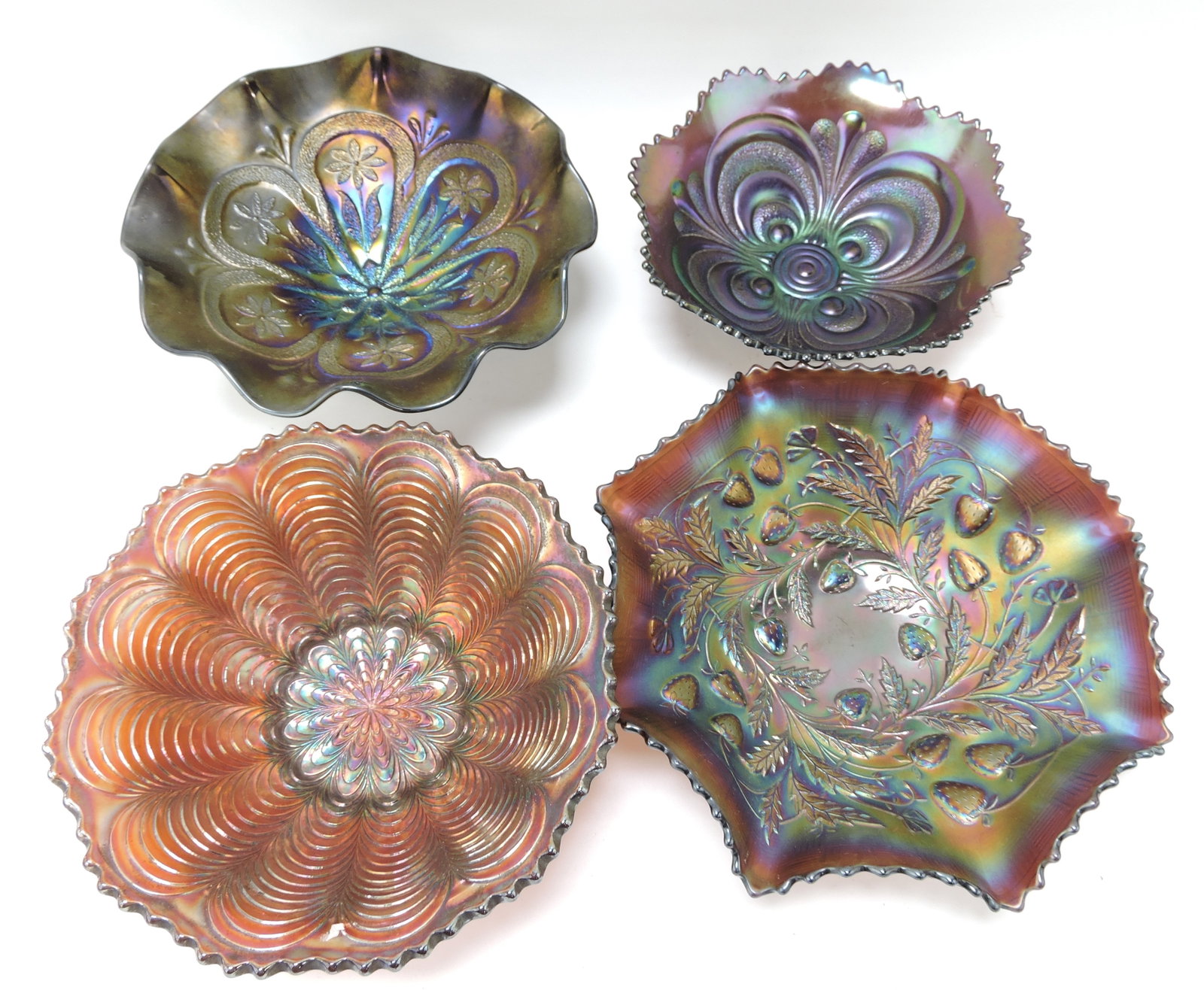 Amethyst carnival glass lot of 4 bowls: .