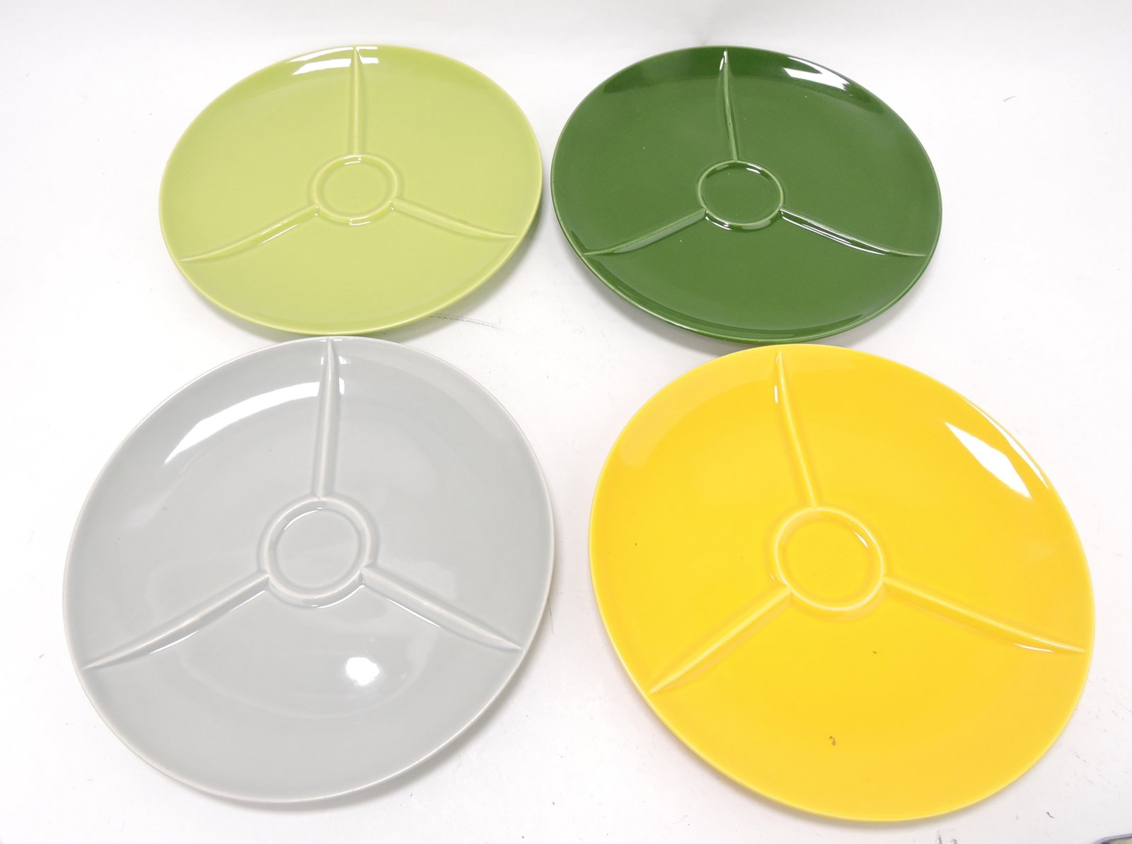 HLC Rhythm lot of 4 - 10 1-4" snack: plates