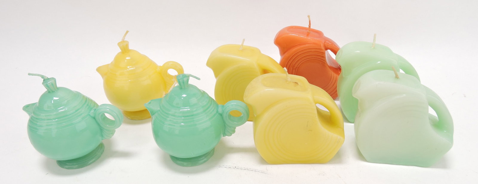 Lot of 8 Fiesta shape candles: .