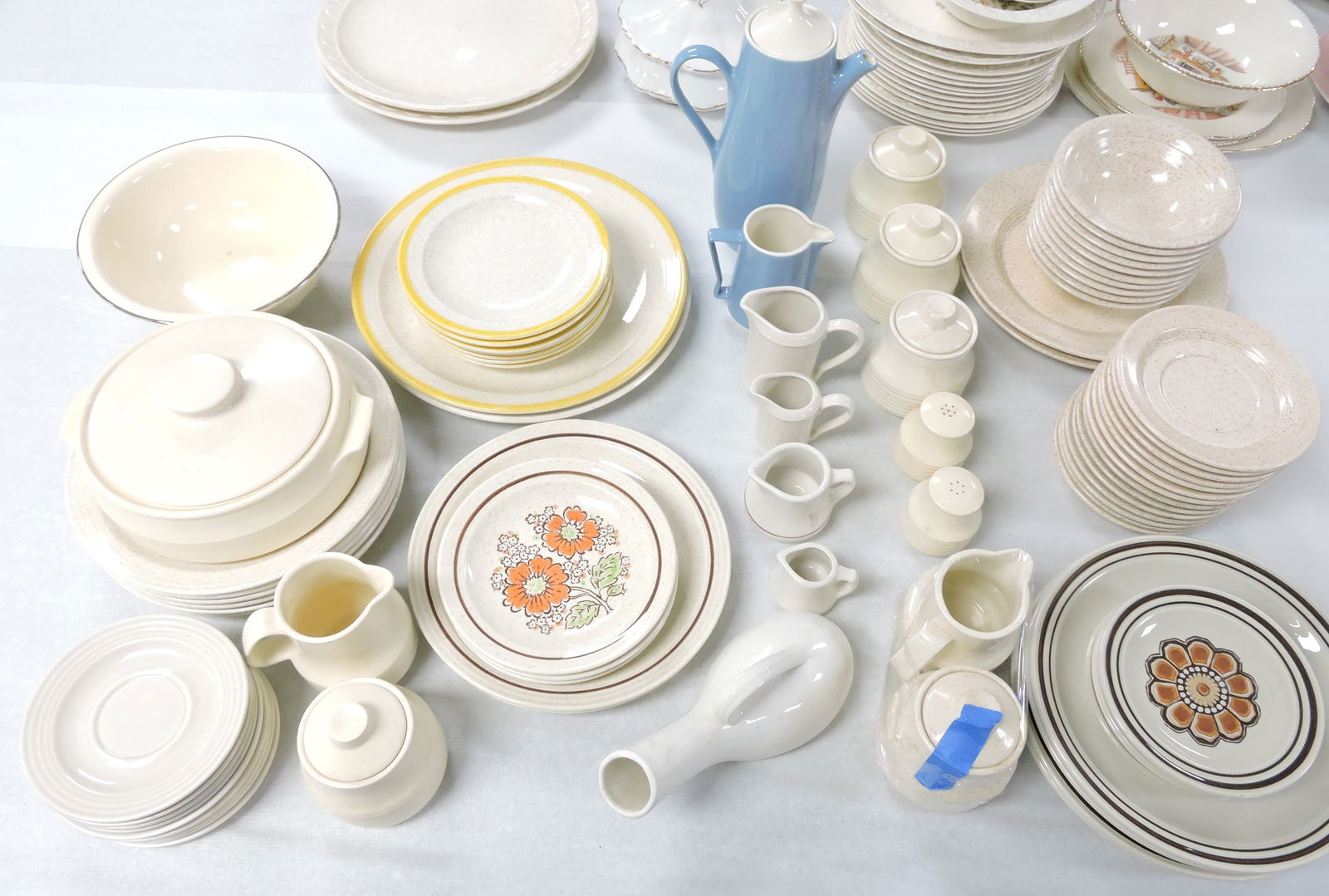 HLC lot of assorted dinnerware, 81 pcs (1 of 1)
