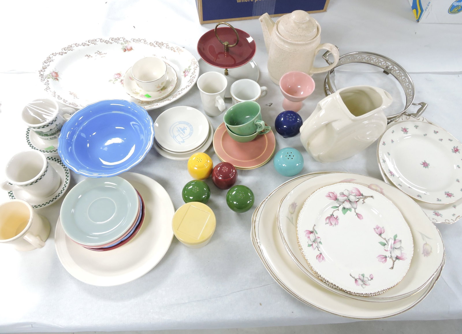 HLC lot of 43 pcs: .