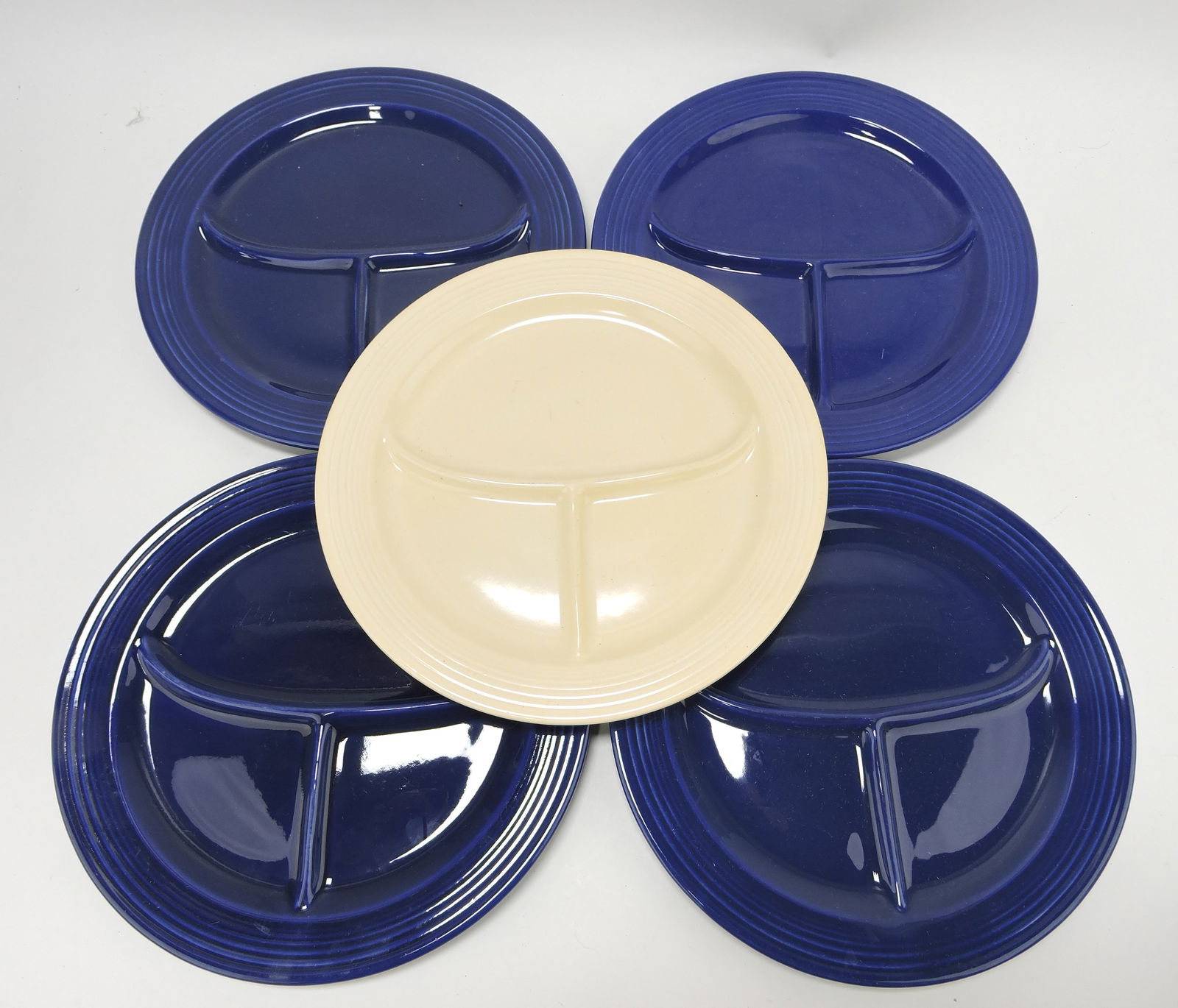 Fiesta 10 1/2" compartment plate group: (1 of 1)