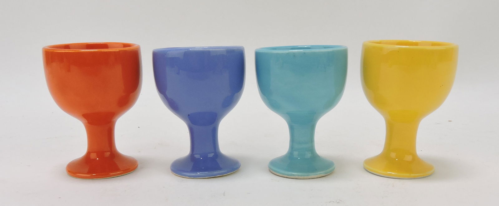 Harlequin lot of 4 single egg cups: .