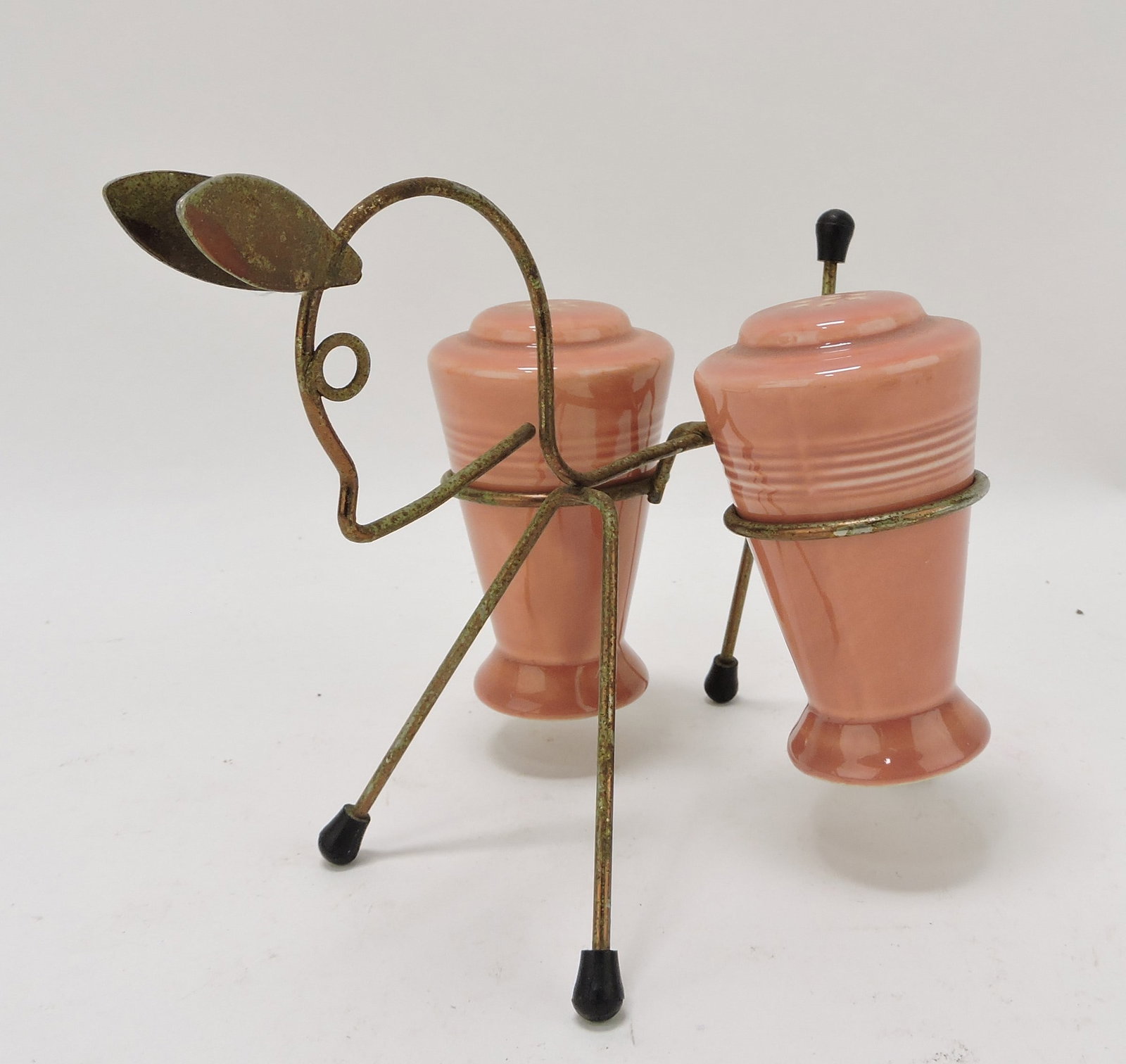 Harlequin pair of shakers with wire: donkey holder, rose