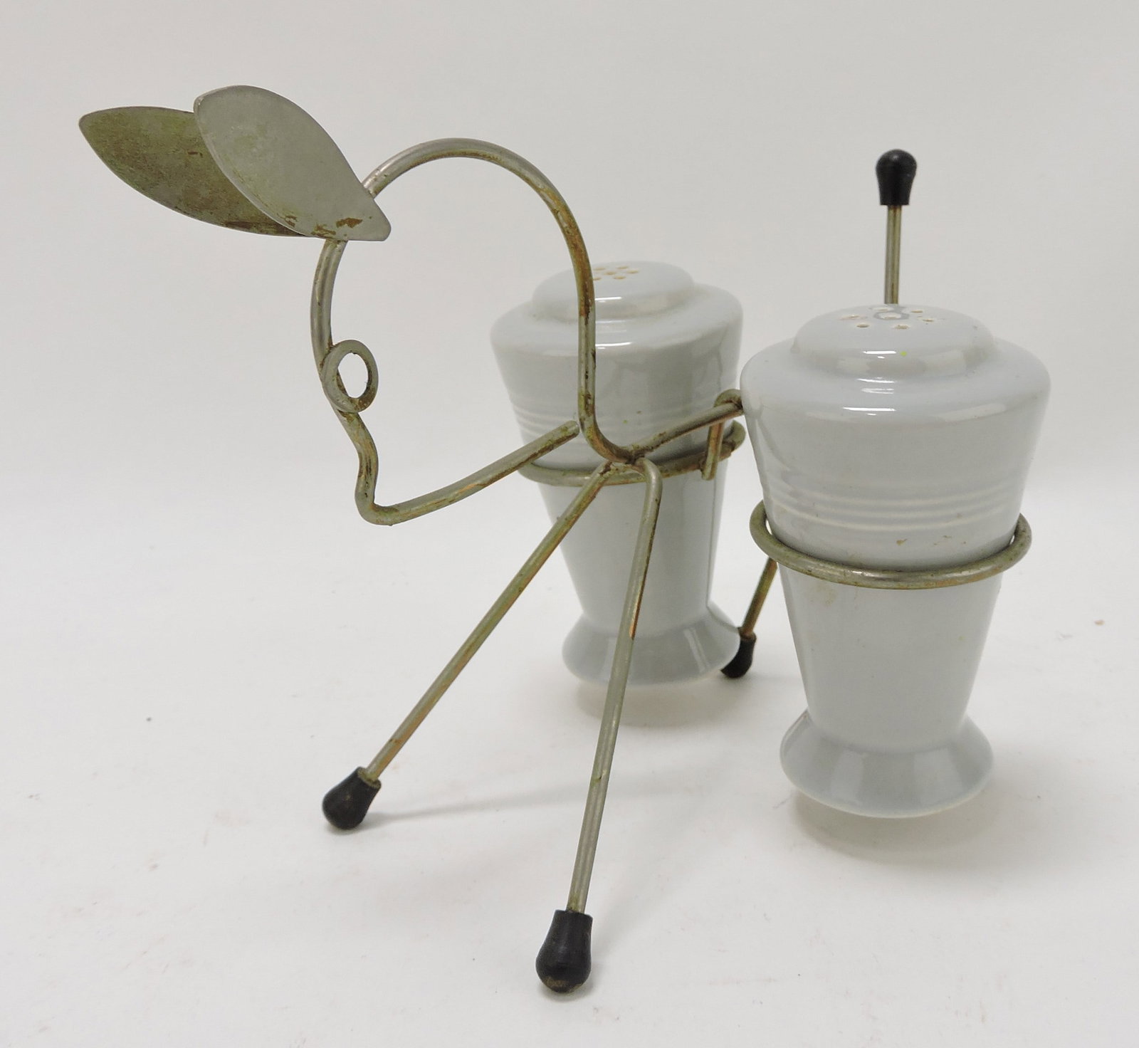 Harlequin pair of shakers with wire: donkey holder, gray