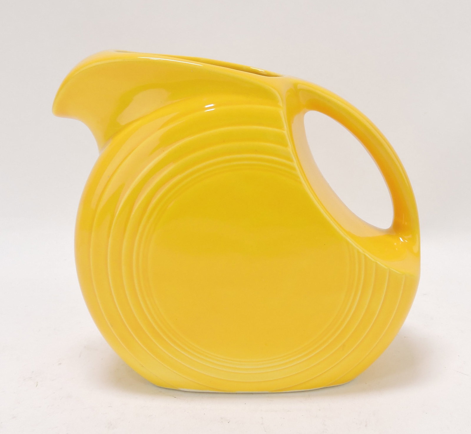 Fiesta disc juice pitcher, Harlequin: yellow